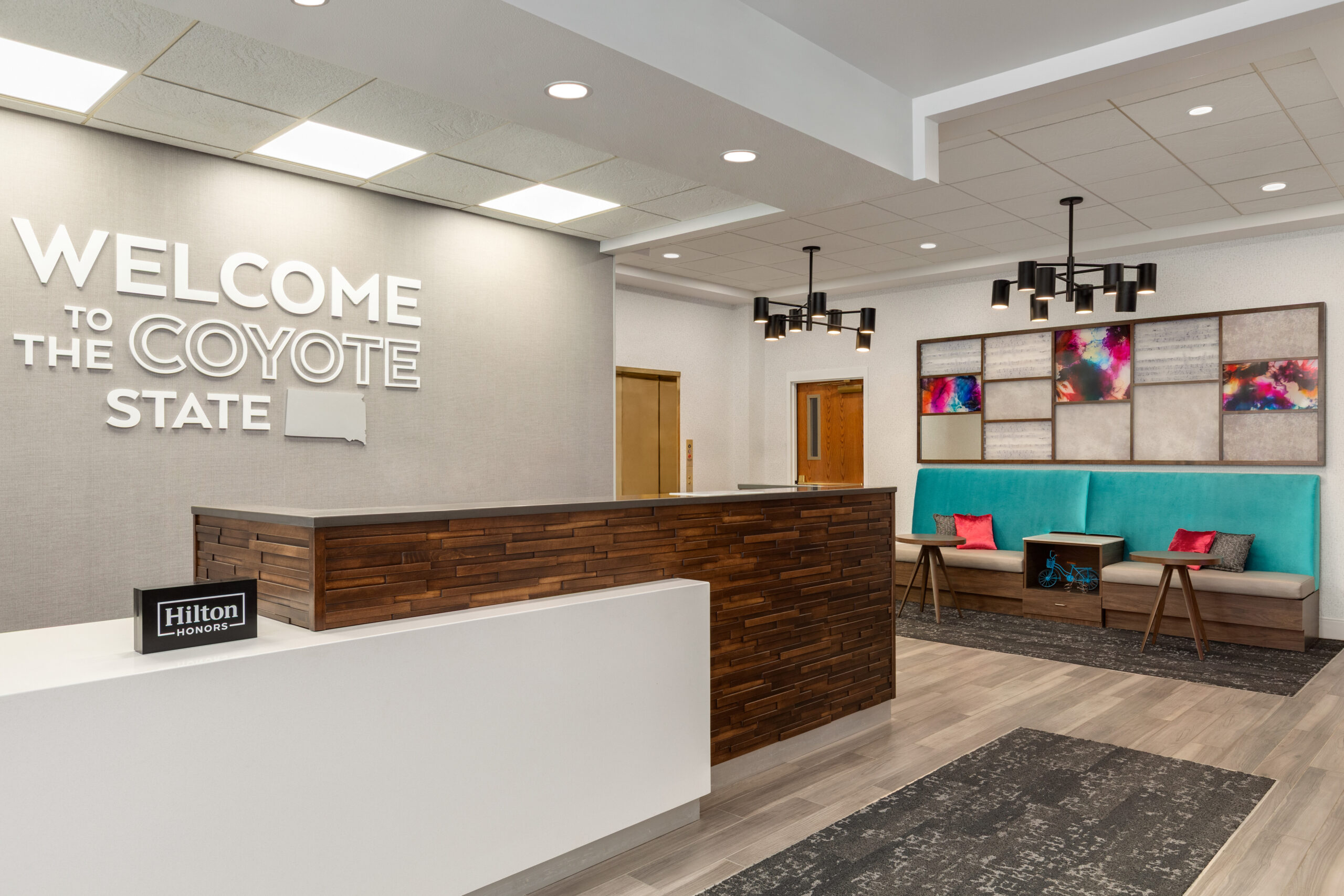 Front Desk - 1613975